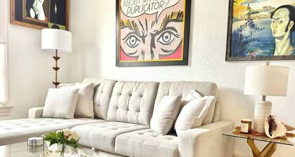 2BD/1BA Chic Downtown Luxury Apt