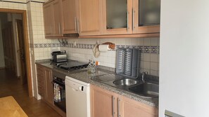 Mikrowelle, Ofen, Herdplatte, Geschirrspüler