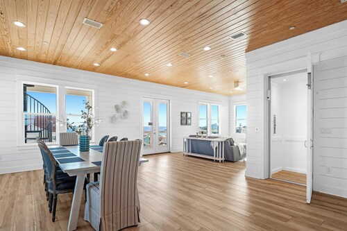 Sky High- pup friendly home w/pool, sleeps 26!