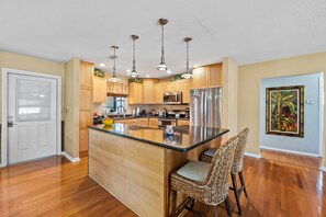 Micro-ondes, four, plaque de cuisson, lave-vaisselle