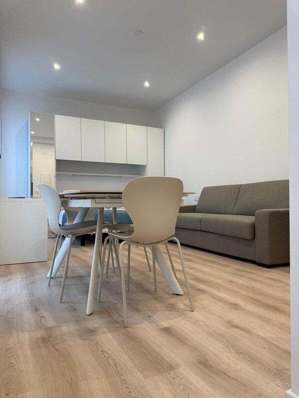 Dining - Penthouse Apartment at La Scala Theatre - POS 2-1 (Milan)