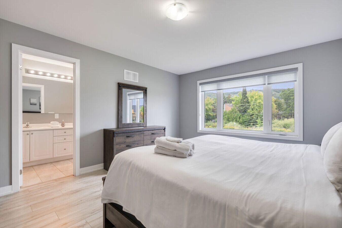 3 Schlafzimmer, Schreibtisch, Bügeleisen/Bügelbrett, kostenloses WLAN