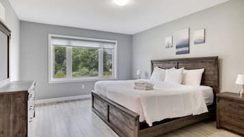 3 Schlafzimmer, Schreibtisch, Bügeleisen/Bügelbrett, kostenloses WLAN