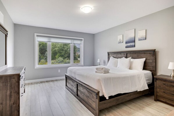 3 bedrooms, desk, iron/ironing board, free WiFi