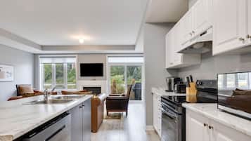 KylskÄp, mikrovÄgsugn, ugn och spishÀll