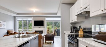 Crosswinds Haven: 3BDR Backing onto Blue Mountain