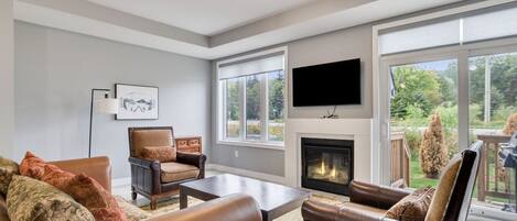 Una Smart TV, una chimenea