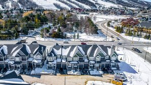 A residential area with houses featuring steeply pitched roofs, likely designed for snow. - Crosswinds Haven: 3BDR Backing onto Blue Mountain (The Blue Mountains)