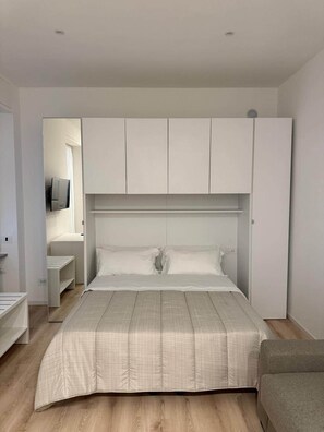 In-room safe, WiFi