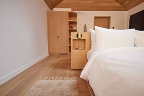 1 bedroom, desk, free WiFi, bed sheets