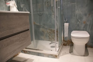 Comfort Single Room | Bathroom | Towels