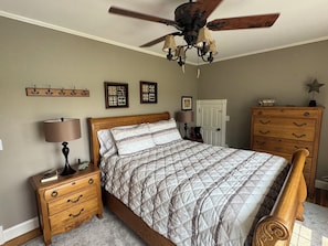 6 bedrooms, iron/ironing board, WiFi, bed sheets
