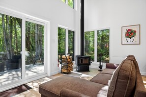 Chalet, 1 Queen Bed with Sofa bed, Non Smoking, Pets allowed | Living area - Les Chalets MAV  (Gracefield)