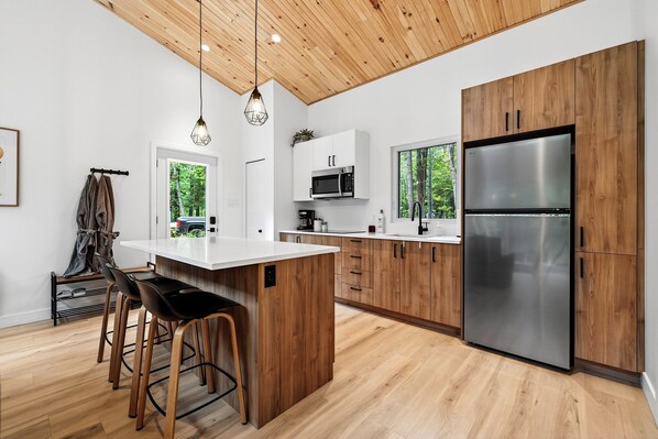 Chalet, 1 Queen Bed with Sofa bed, Non Smoking, Pets allowed | Private kitchen