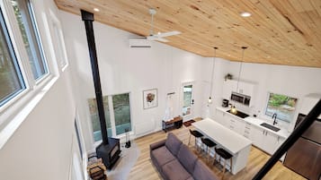 Chalet, 1 Queen Bed with Sofa bed, Non Smoking, Pets allowed | Living area