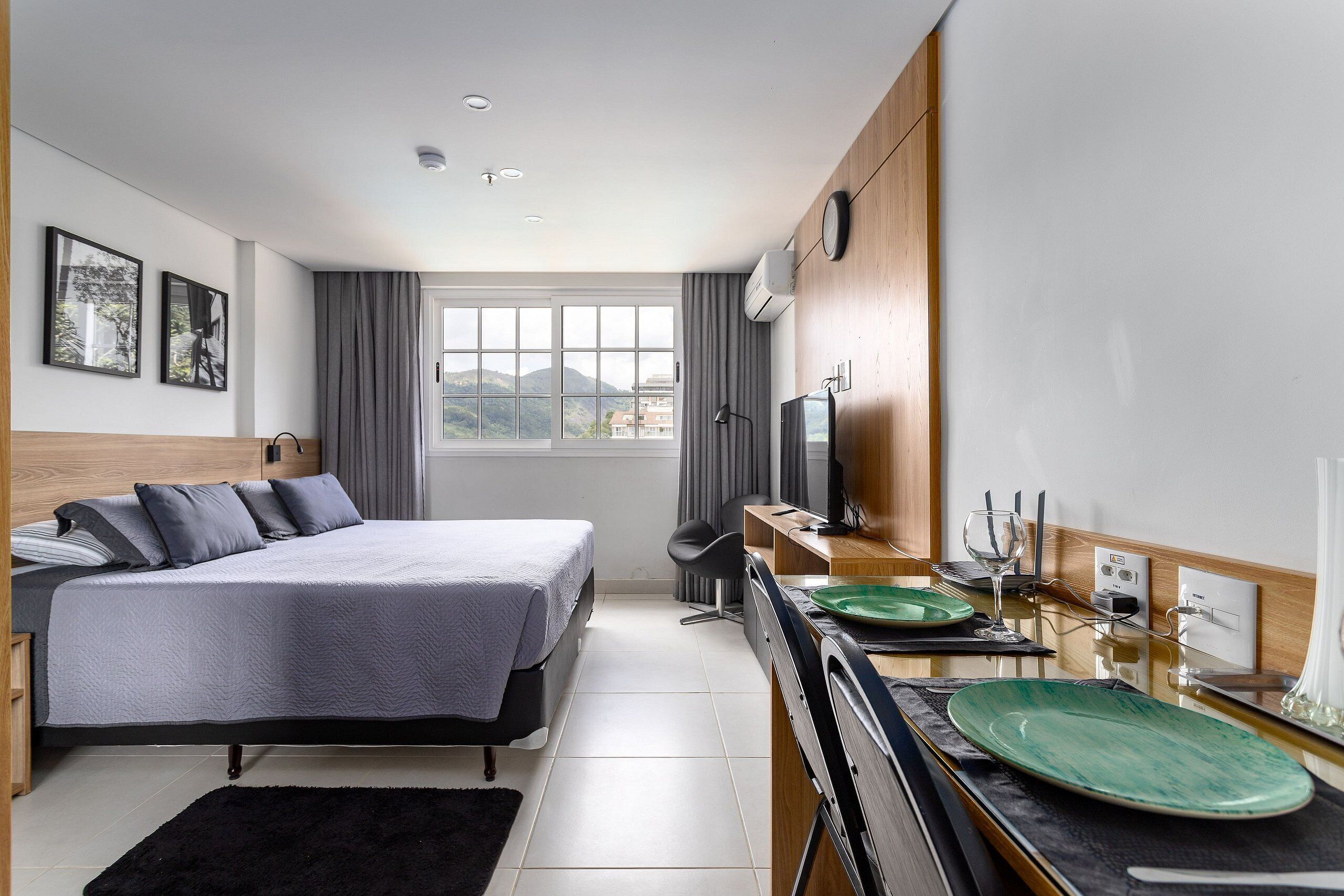 Acesso à internet, roupa de cama