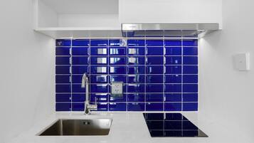 Family Apartment | Dapur peribadi | Peti sejuk mini, ketuhar gelombang mikro, cerek elektrik