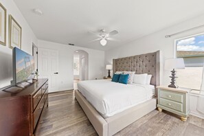 5 bedrooms, desk, iron/ironing board, travel cot