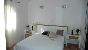 1 Schlafzimmer, BĂŒgeleisen/BĂŒgelbrett, WLAN, BettwĂ€sche