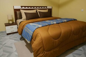 2 bedrooms, iron/ironing board, free WiFi, wheelchair access