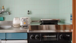 A kitchen with a sink, a toaster, a coffee maker, and a stove. - 5-minute walk from Nihonbashi Station/ Luggage storage available in front of the building/ Families are welcome/ Within walking distance of Kuromon Market, Shinsaibashi, and Namba/ 24-hour supermarket nearby/ Fixed Wi-Fi available (Osaka City)