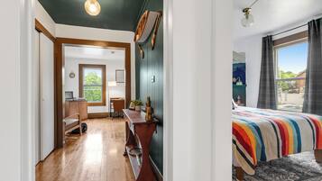 2 chambres, coffres-forts dans les chambres, bureau