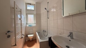 Comfort Apartment | Bathroom