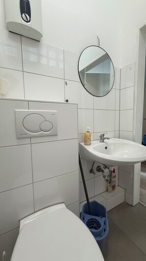 Shower, towels, soap, shampoo