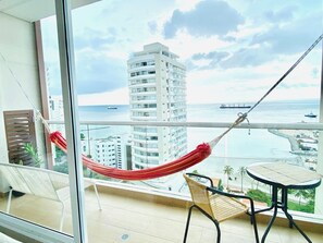 高级套房, 阳台, 海滩景观 | 免费 WiFi、床单、轮椅无障碍