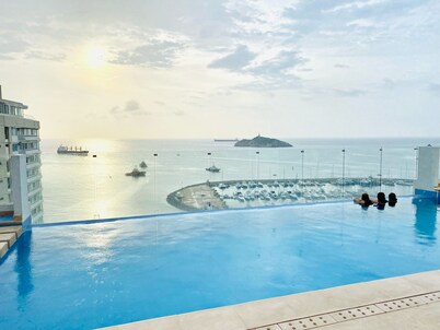 Blue loft ocean view 