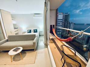 Suíte superior, sacada, vista para a praia | Wi-Fi de cortesia