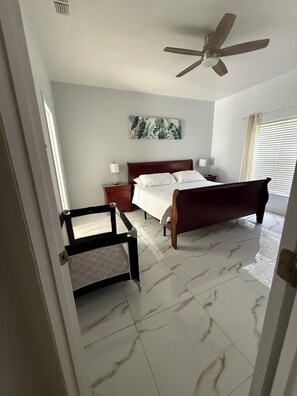 3 bedrooms, iron/ironing board, WiFi, bed sheets