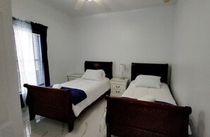 3 bedrooms, iron/ironing board, WiFi, bed sheets