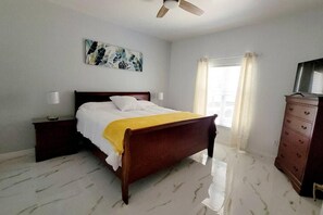 3 soverom, strykejern/-brett, wi-fi og sengetøy