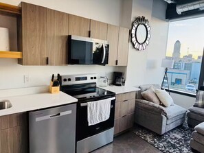 冰箱、微波炉、烤箱、炉灶