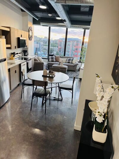 Downtown DSM Loft w/ Views