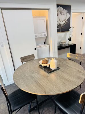 Dining - Downtown DSM Loft w/ Views (Des Moines)