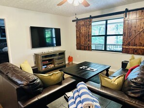 Smart-tv och eldstad