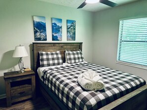 3 bedrooms, iron/ironing board, free WiFi, bed sheets - Kickback Shack - near Pigeon Forge (Sevierville)