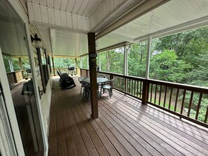 تناول الطعام بالخارج