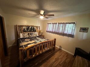 2 bedrooms, iron/ironing board, free WiFi, bed sheets