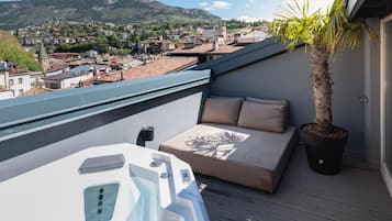 Studio, Whirlpool, Stadtblick | Terrasse/Patio