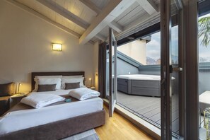 Studio, Hot Tub, City View | Desk, laptop workspace, free WiFi