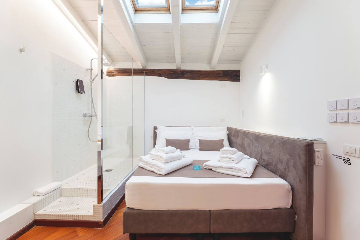 Economy Room | Desk, laptop workspace, free WiFi