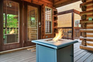 Terrace/patio - A Step Above, Gatlinburg Luxury Cabin (Sevierville)