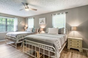 4 bedrooms, iron/ironing board, free WiFi, bed sheets