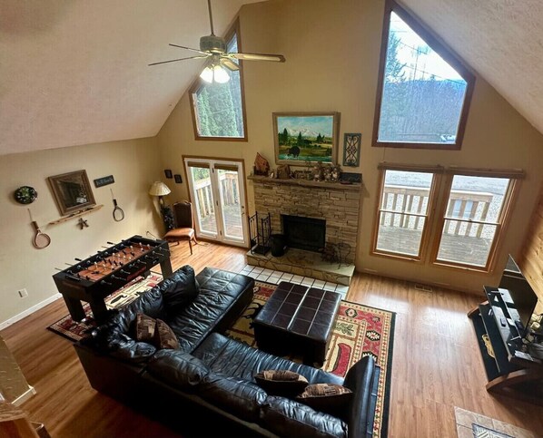 Smart TV, fireplace, foosball - Mystical Haven Honeymoon Cabin (Sevierville)