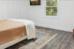 5 bedrooms, desk, iron/ironing board, free WiFi