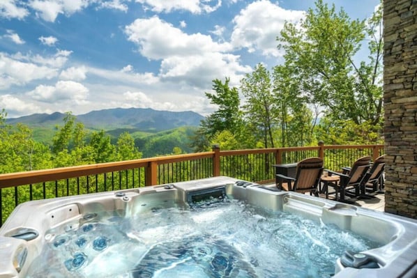 Outdoor spa tub