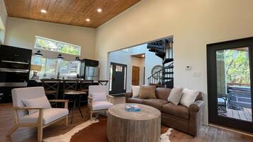 Smart-tv och eldstad